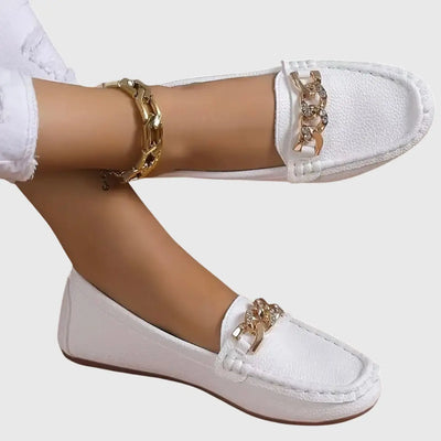 Women’s leather loafers with gold-chain detail, elegant orthopedic slip-on shoes for women, stylish and comfortable footwear.
